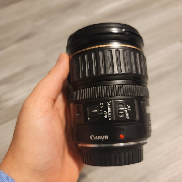 Canon EF Ultrasonic 28-135mm F/3.5-5.6 IS camera lens - Picture 4 of 8